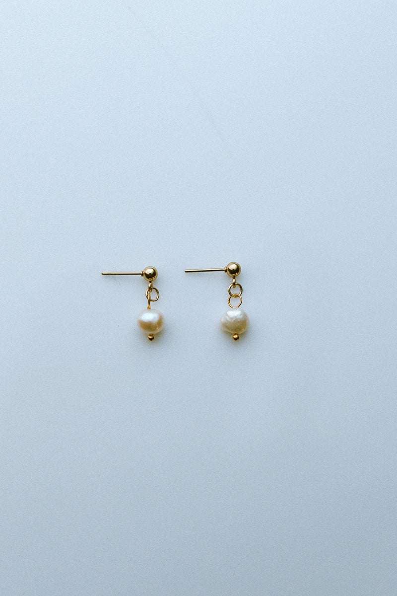 08 Single Pearl Stud Earrings